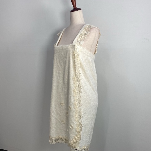 Vintage Cream Wrap Towel Floral Embroidered Flirty feminine Women's S/M - Picture 3 of 16